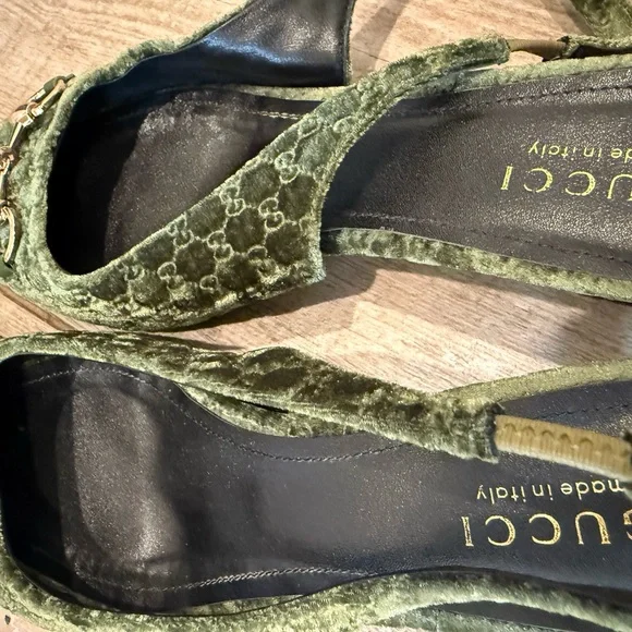 Gucci Green Velvet Flats with Gold Accents - Picture 5 of 5